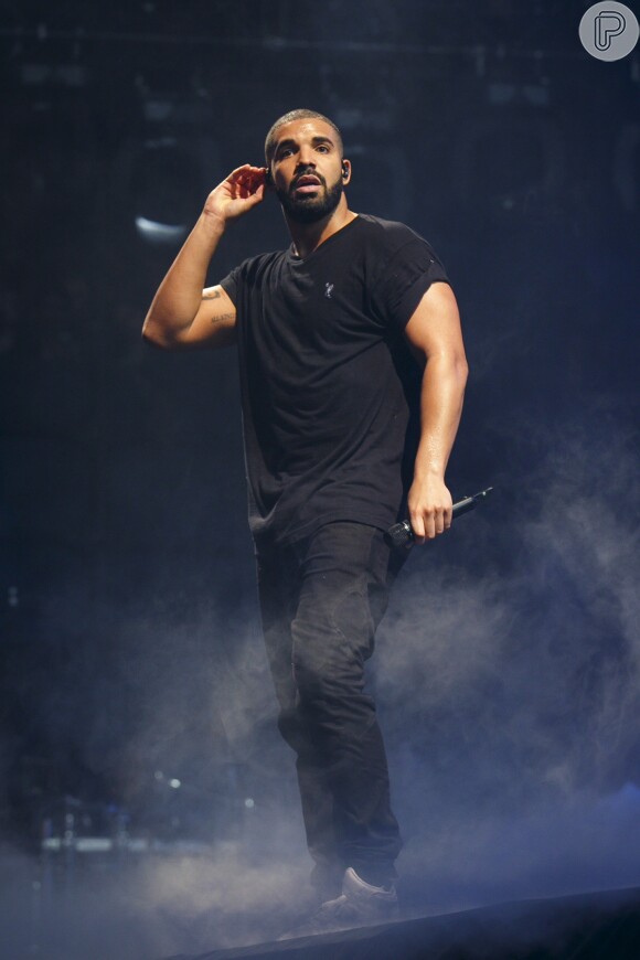 'Eu adoraria cantar com Drake, seria um sonho. Eu amo! Suas canções são muito boas!', afirmou Anitta à rádio chilena