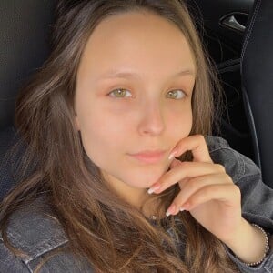 Larissa Manoela exibiu beleza natural em foto na rede social