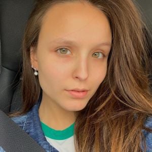 Larissa Manoela publicou foto sem maquiagem no Instagram nesta quinta-feira, 29 de novembro de 2018