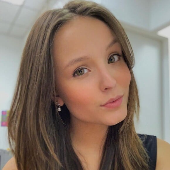 Larissa Manoela falou sobre autoestima e autoaceitação no Instagram