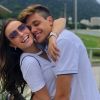 Larissa Manoela namora o ator Leo Cidade, com quem vive trocando declarações na web