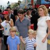 A atriz de 'Modern Family', Julie Bowen, decidiu se separar do marido Scott Phillips em fevereiro, após 13 anos de casamento. Eles têm três filhos juntos: Oliver de 10 anos e os gêmeos John e Gustav, de 8.
