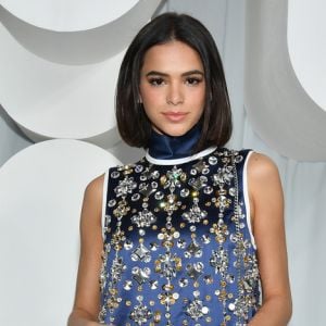 Franjinha e muito estilo! Bruna Marquezine estrela editorial em Paris divulgado nesta terça-feira, dia 04 de dezembro de 018