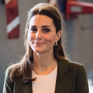 Kate Middleton revelou que o filho Louis, de 7 meses, anda treinando para acenar