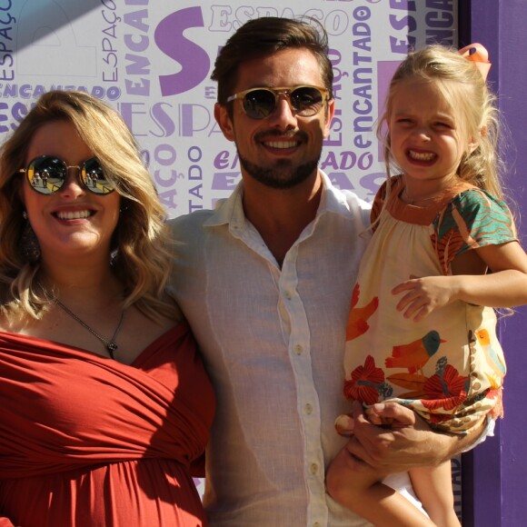 Mariana Bridi quer passar uma temporada fora do país com o marido, Rafael Cardoso, e os filhos: 'Não quer dizer necessariamente que a gente vai se mudar agora para fora. Mas vamos sim passar um tempo fora'