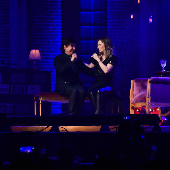 Sandy recebeu o pai no palco de seu show