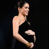 Meghan Markle, grávida, aparece de surpresa em prêmio de moda britânico nesta segunda-feira, dia 10 de dezembro de 2018