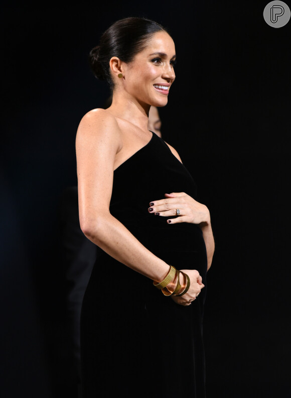 Meghan Markle, grávida, aparece de surpresa em prêmio de moda britânico nesta segunda-feira, dia 10 de dezembro de 2018