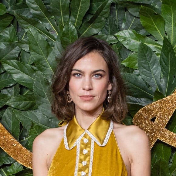 Alexa Chung usa look de sua marca para o British Fashion Awards 2018, realizado em Londres, nesta segunda-feira, 10 de dezembro