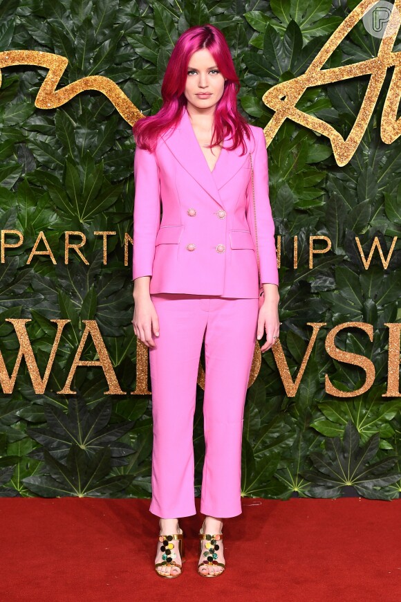 Georgia May Jagger aposta em terno pink Mulberry para o British Fashion Awards 2018, realizado em Londres, nesta segunda-feira, 10 de dezembro