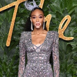 Winnie Harlow, de Atelier Versace Alta-Costura, Inverno 2018, para o British Fashion Awards 2018, realizado em Londres, nesta segunda-feira, 10 de dezembro