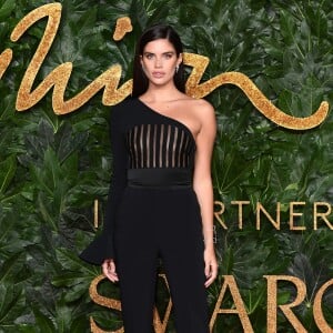 Sara Sampaio de David Koma Verão 2019 para o British Fashion Awards 2018, realizado em Londres, nesta segunda-feira, 10 de dezembro