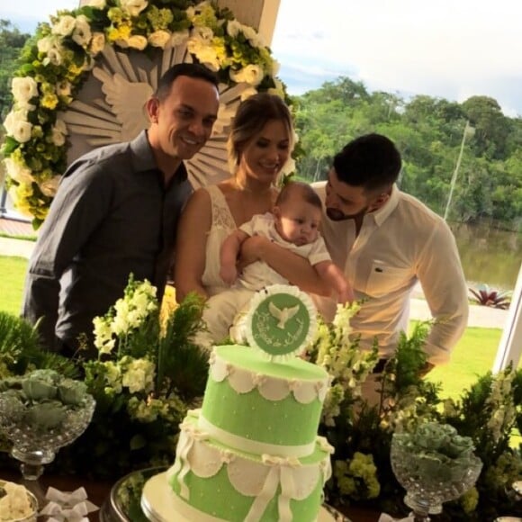 Andressa Suita e Gusttavo Lima batizam o filho caçula nesta terça-feira, dia 11 de dezembro de 2018