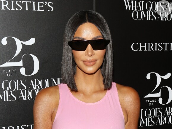 Kim Kardashian foi uma das primeiras que apostou no modelo retrô repaginado