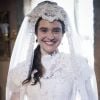 A personagem de Juliana Paiva na novela 'O Tempo Não Para' teve casamento de princesa e usou vestido com saia de tecido zibeline