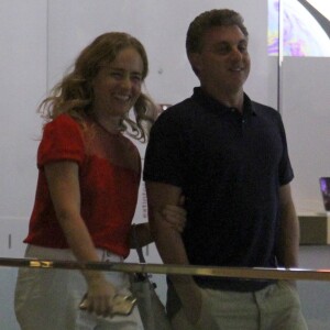 Angélica e Luciano Huck foram juntos ao cinema