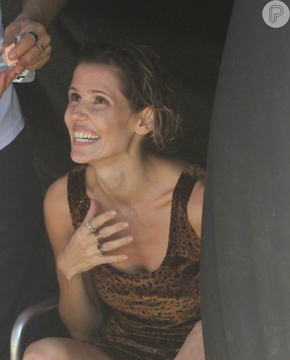 Deborah Secco foi fotografada 8 kg mais magra durante uma filmagem do longa 'Boa Sorte', no qual interpreta uma mulher drogada e portadora de Aids, nesta quinta-feira, 14 de fevereiro de 2013