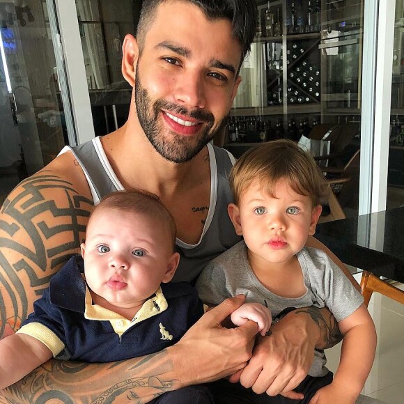 Gusttavo Lima sempre compartilha momentos fofos com os filhos, Gabriel e Samuel, nas redes sociais