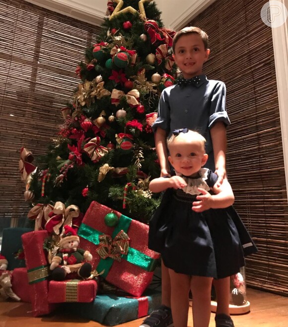 Eliana babou pelos filhos, Arthur e Manuela, em foto publicada no Instagram nesta terça-feira, 25 de dezembro de 2018