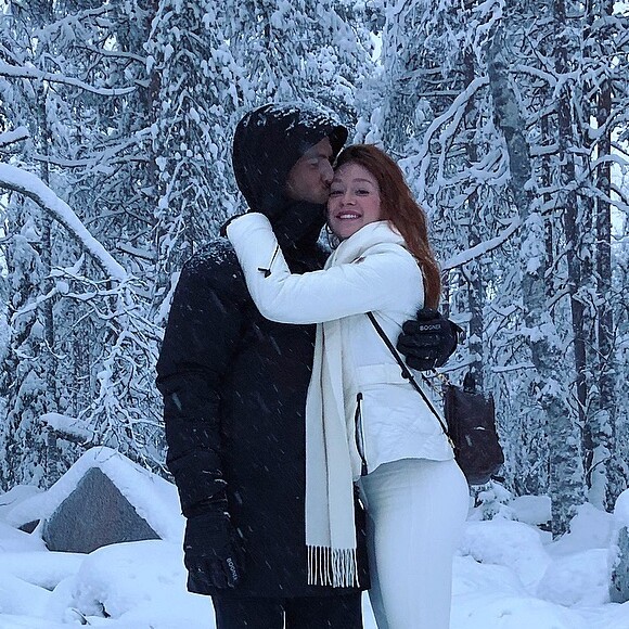 Marina Ruy Barbosa viajou com a família e o marido, Xandinho Negrão, para a Filândia