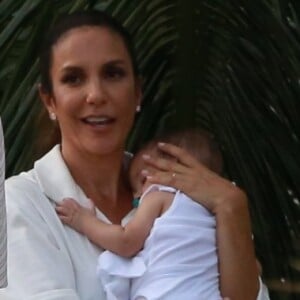 Ivete Sangalo é mãe das gêmeas, Helena e Marina, de 10 meses