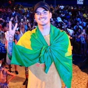 Gabriel Medina deixou um coração em foto de Bruna Griphao