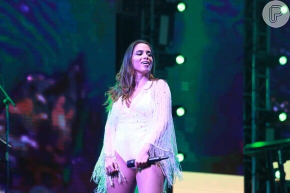 Anitta foi prestigiada pelo affair, Ronan Carvalho, em show no Ceará