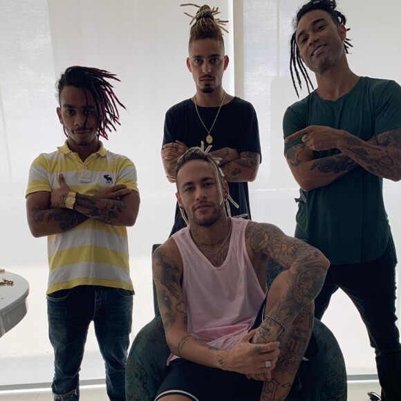 Neymar está curtindo réveillon com seus 'parças' na Bahia