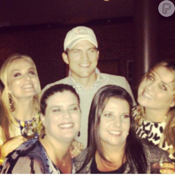 Angélica posa com as ex-angelicats Mariana Nogueira e Marcella Bordallo em festa com Ashton Kutcher