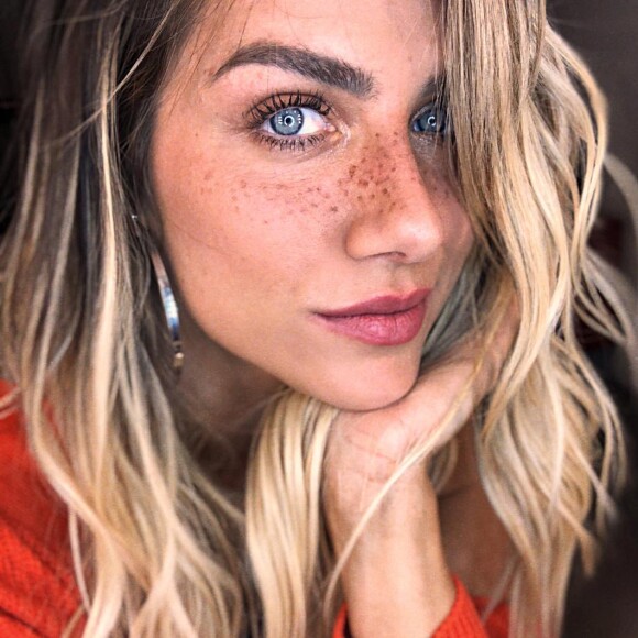 Giovanna Ewbank criou a maquiagem com sardas fakes ao redor do nariz