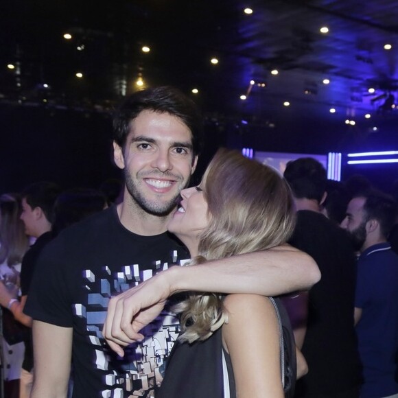 Kaká e Carol Dias foram clicados juntos em show sertanejo