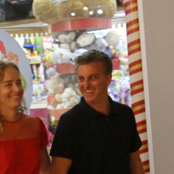 Angélica e Luciano Huck vão ao cinema juntos sempre que podem