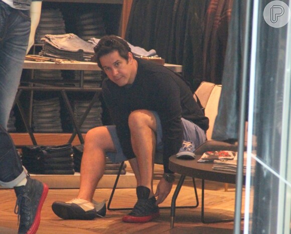 Murilo Benício comprou um sapato no shopping Village Mall, na Barra da Tijuca, Zona Sul do Rio, na tarde desta quarta-feira, 17 de setembro de 2014