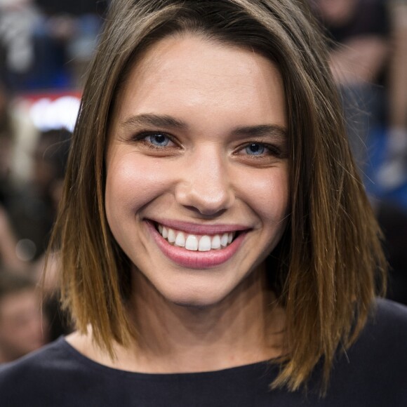 'Comecei a olhar para os homens e achar estranha essa diferença só por uma questão de serem homens x mulheres e continuei me perguntando, feliz com meu poder de me perguntar: o que eu quero? o que eu gosto?', continuou Bruna Linzmeyer