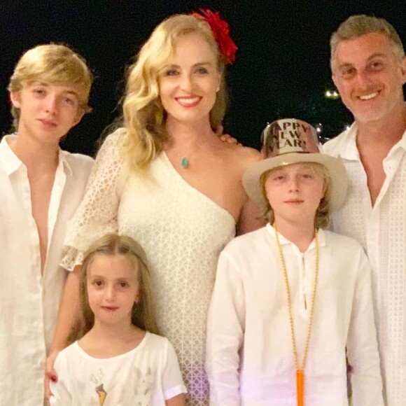 Luciano Huck e Angélica passaram o Ano-Novo em família