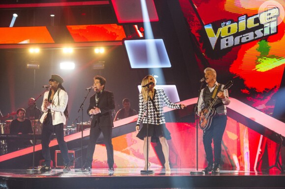 O quarteto de jurados do 'The Voice Brasil' continua se apresentando no palco do programa