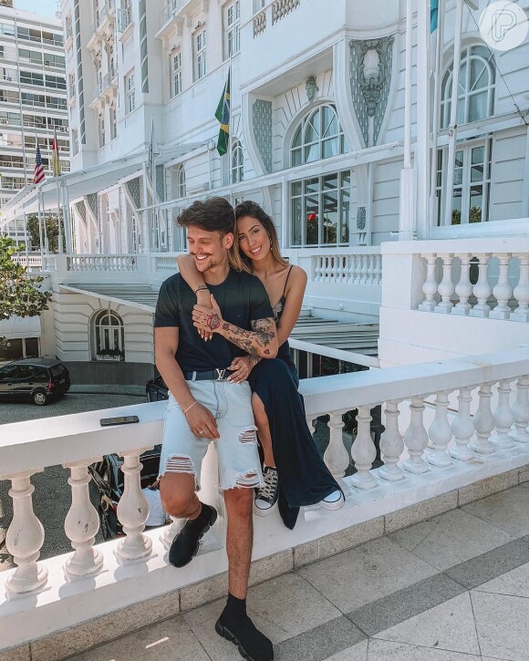 Gabi Brandt e Saulo Pôncio estão de casamento marcado no Copacabana Palace, na próxima sexta-feira, 18 de janeiro de 2018