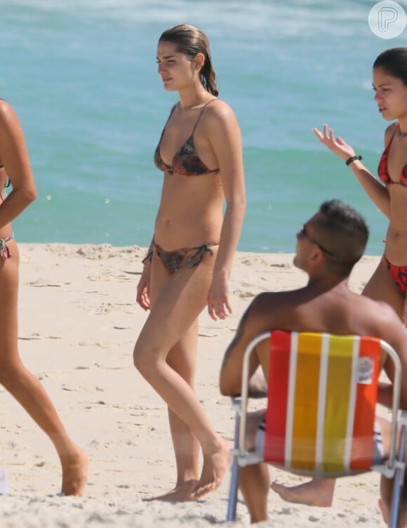 Sasha Meneghel tem entre suas paixões a dança e a praia, que vai sempre quando está no Rio de Janeiro