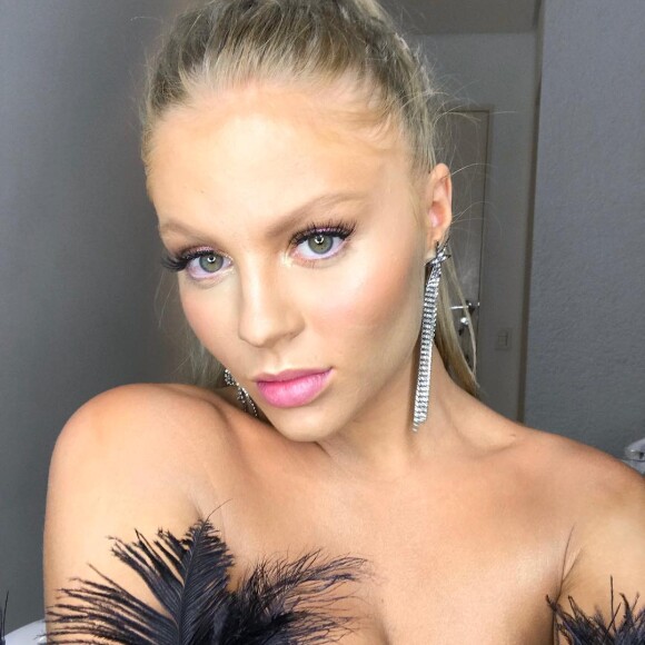 A pele iluminada de verão é aposta frequente de Luísa Sonza