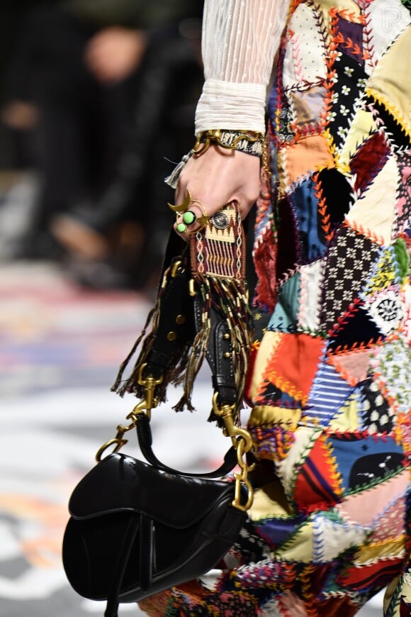 A reedição da Saddle Bag da Dior foi vista nos dois últimos desfile de prêt-à-porter da marca.