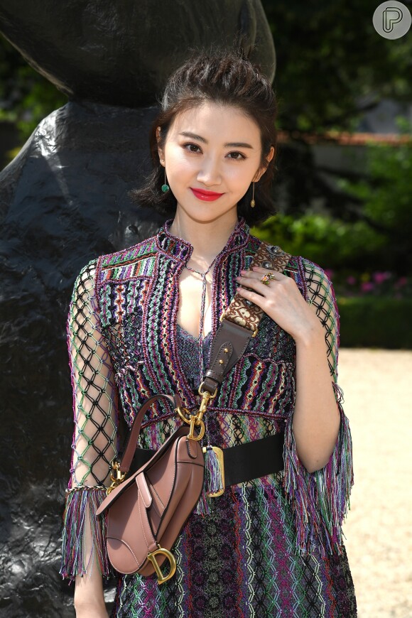 Cantora Tiang Jang também usou o modelo em bege
