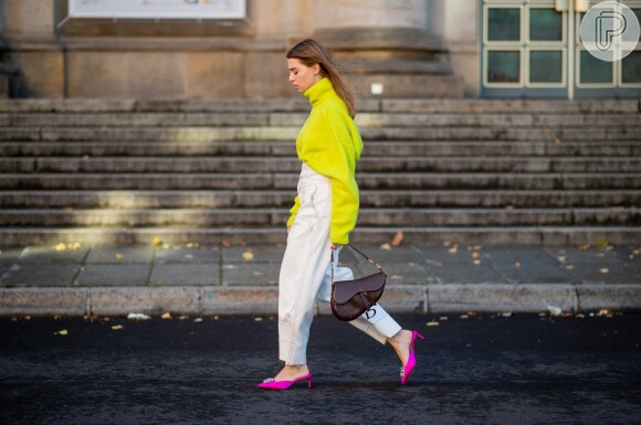 Foto: A reedição da Saddle Bag da Dior foi vista nos dois últimos desfile  de prêt-à-porter da marca. O novo modelo chega ao Brasil neste 19 de julho  de 2018 - Purepeople