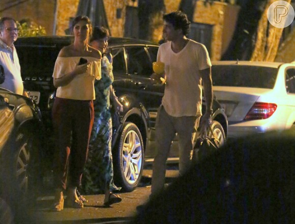 Glenda Kozlowski e o empresário Luis Tepedino são fotografados aos beijos nas ruas do baixo Gávea, zona sul do Rio de Janeiro, na noite desta quarta-feira, 23 de janeiro de 2019
