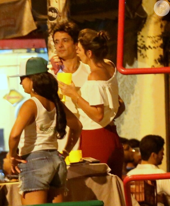 Glenda Kozlowski e o empresário Luis Tepedino são fotografados aos beijos nas ruas do baixo Gávea, zona sul do Rio de Janeiro, na noite desta quarta-feira, 23 de janeiro de 2019