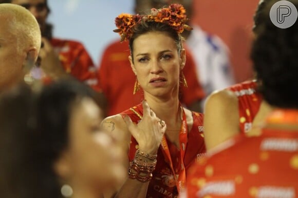 Luana Piovani pede desculpas à Sabrina Sato por ter criticado a rainha de bateria da Unidos de Vila Isabel, em 15 de fevereiro de 2013