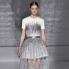 Givenchy Haute Couture Spring Summer 2019 na Paris Fashion Week: brilho metálico e transparência em tela