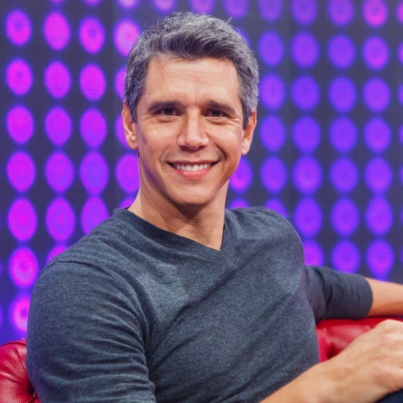 Marcio Garcia contou só ter uma televisão em casa: 'A gente tem que se entender para ver TV e vemos sempre juntos'