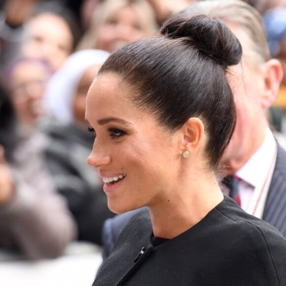 Meghan Markle usou um coque tipo bailarina para o evento nesta quinta (31)