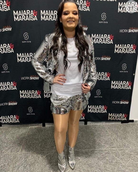 Maiara, da dupla com Maraisa, usou conjunto de paetês e bota metalizada em show nesta sexta-feira, 1 de fevereiro de 2019