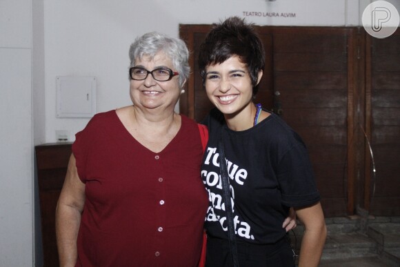 Nanda Costa se diverte com a avó Maria Inês nos bastidores do show de Lan Lanh